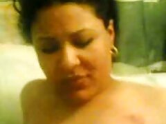 Une fille chaude mange la bite d'un mec et jouit dans la voiture quelques minutes x porno allemand après leur rencontre