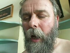 Maiki Sarada ensorcelée dans un porno papa et maman trio torride