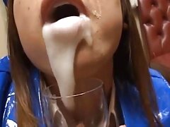 La blonde aux gros seins Danielle FTV kif tukif essaie un nouveau jouet sexuel