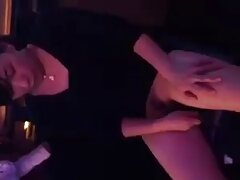 Une soirée dansante nue se termine par une orgie porno jacquie michel gratuit universitaire