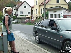 La blonde aux gros seins Carol Goldnerova est vraiment excitée et veut faire plaisir à sa porno gratuit perfect chatte