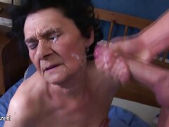 Belle brune chevauche une vidéo porno amateurs bite bien dure