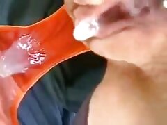 Blonde sexy porno belle mere Shelley R en kit de gym et chaussettes blanches