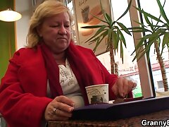 Karen Dreams en nuisette sex vidéo gratuit fleurie