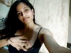 Karla Spice regarde son les sites porno arab image miroir sexy tout en se relaxant au lit